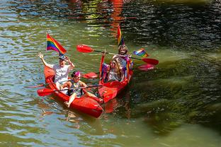 队记：湖人已将注意力转向买断市场 今夏将用3首轮追球星